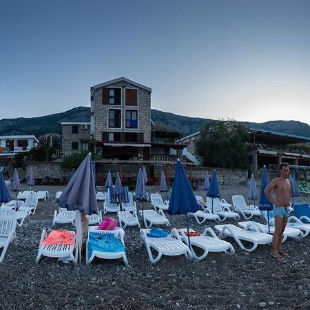 Apartments Galija Petrovac Екстер'єр фото