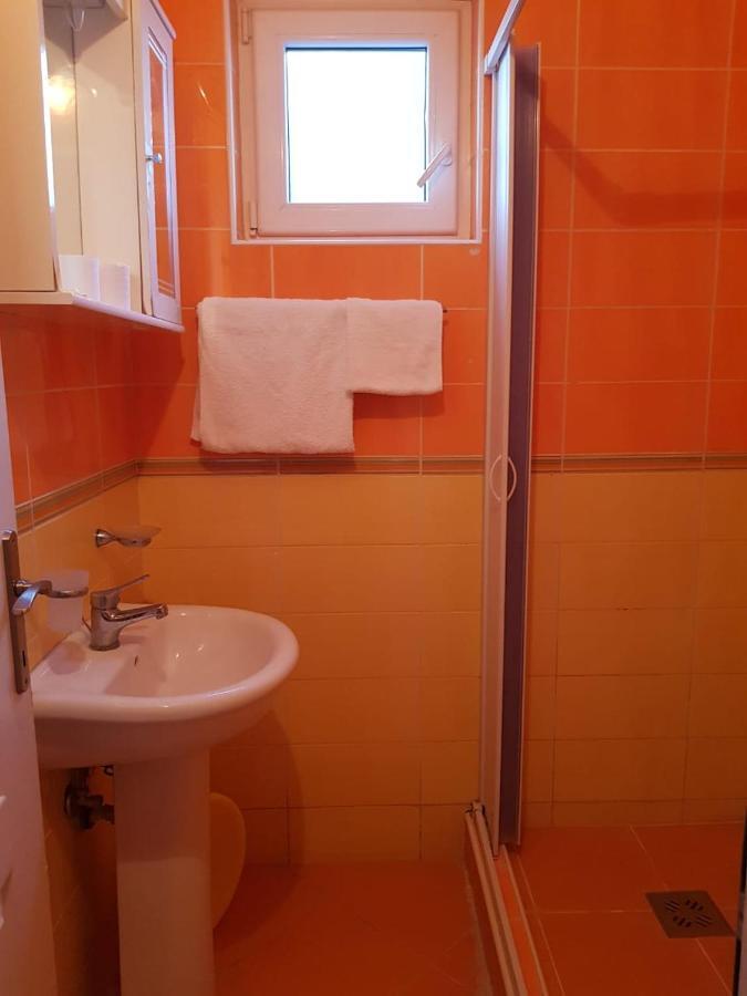Apartments Galija Petrovac Екстер'єр фото