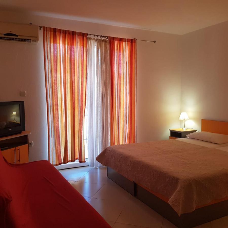 Apartments Galija Petrovac Екстер'єр фото